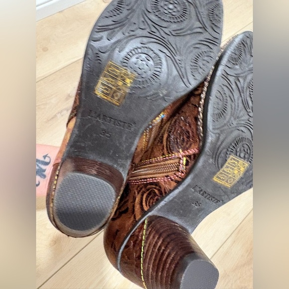 NEVER WORN- L’artiste Waterlilly booties - Size 5 woman’s - Picture 4 of 10